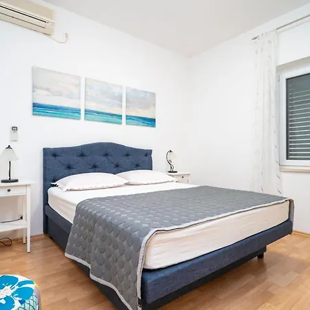 Ivka Apartment *